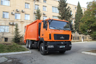 Azərbaycan Respublikasının Prezidenti cənab İlham Əliyevin tapşırığı ilə Siyəzən rayonuna Gəncə avtomobil zavodunda istehsal edilən məişət tullantıları daşıyan yük avtomobili təqdim olunmuşdur