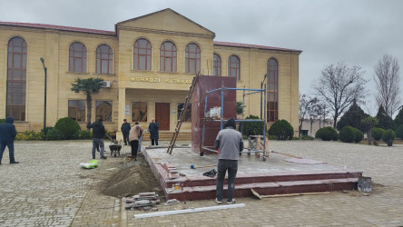 Görkəmli yazıçı-dramaturq Cəfər Cabbarlının heykəlinin quraşdırılması işləri davam etdirilir