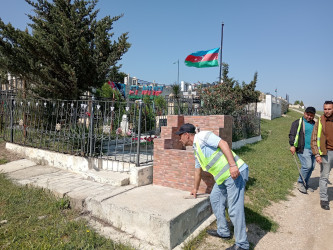 Siyəzən şəhər qəbiristanlığında təmizlik işləri aparılmışdır