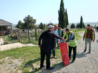 Siyəzən şəhər qəbiristanlığında təmizlik işləri aparılmışdır