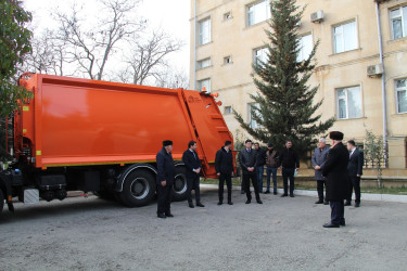 Azərbaycan Respublikasının Prezidenti cənab İlham Əliyevin tapşırığı ilə Siyəzən rayonuna Gəncə avtomobil zavodunda istehsal edilən məişət tullantıları daşıyan yük avtomobili təqdim olunmuşdur
