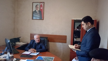 Siyəzən Rayon İcra Hakimiyyətinin başçısı Novruz Novruzov təsdiq olunmuş qrafikə əsasən növbəti səyyar qəbulunu Zarat kənd sakinləri ilə keçirmişdir