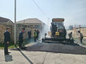 Şəhərin Babək Bayramov küçəsində əsaslı təmir işləri aparılaraq asfalt örtüyü verilmişdir
