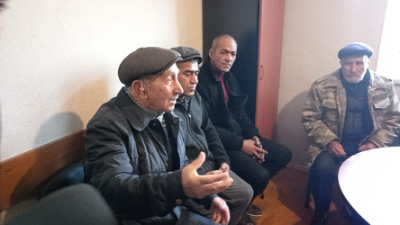 Siyəzən Rayon İcra Hakimiyyətinin başçısı Novruz Novruzov təsdiq olunmuş qrafikə əsasən növbəti səyyar qəbulunu Zarat kənd sakinləri ilə keçirmişdir