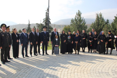 Qlobus monumentinin ətrafındakı qalanın üzərində aparılmış yeni tərtibat işləri rayon ictimaiyyətinə təqdim olunmuşdur