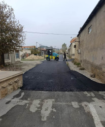 Şəhərin Heydər Əliyev küçəsinə asfalt örtüyü verilərək təmir edilmişdir