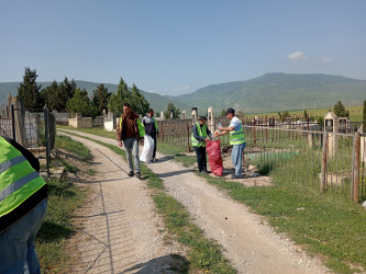 Siyəzən şəhər qəbiristanlığında təmizlik işləri aparılmışdır