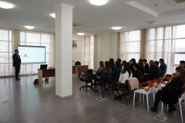 “İş yerində rifahın təmin olunması: tükənmə və streslə mübarizə”, “Dövlət qulluğu vəzifələrinin tutulması məqsədilə müsahibənin keçirilmə qaydaları”, və “Təşkilati mədəniyyət və vətəndaşlarla işin təşkili” mövzularında təlim keçirilmişdir