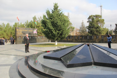 8 noyabr - Zəfər günü ilə əlaqədar Rayon İcra Hakimiyyətinin başçısı Novruz Novruzov Ulu Öndər Heydər Əliyevin abidəsinin və Şəhidlər xiyabanındakı əbədi yanar məşəlin önünə tər çiçəklər düzmüşdür