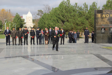 8 noyabr - Zəfər günü ilə əlaqədar Rayon İcra Hakimiyyətinin başçısı Novruz Novruzov Ulu Öndər Heydər Əliyevin abidəsinin və Şəhidlər xiyabanındakı əbədi yanar məşəlin önünə tər çiçəklər düzmüşdür