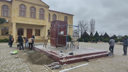 Görkəmli yazıçı-dramaturq Cəfər Cabbarlının heykəlinin quraşdırılması işləri davam etdirilir