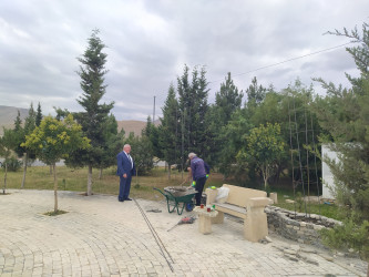 Siyəzən şəhərindəki Qlobus abidəsinin ətrafında abadlıq işləri aparılır