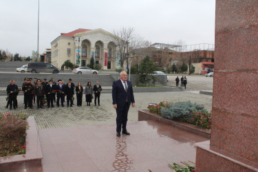 12 Dekabr – Ümummilli Lider Heydər Əliyevin anım günü ilə əlaqədar Ulu Öndərin abidəsi ziyarət olunmuşdur