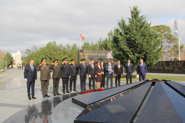 8 noyabr - Zəfər günü ilə əlaqədar Rayon İcra Hakimiyyətinin başçısı Novruz Novruzov Ulu Öndər Heydər Əliyevin abidəsinin və Şəhidlər xiyabanındakı əbədi yanar məşəlin önünə tər çiçəklər düzmüşdür