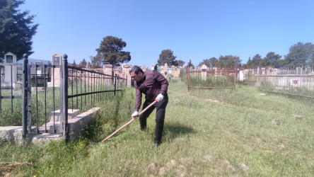 Siyəzən şəhər qəbiristanlığında təmizlik işləri aparılmışdır