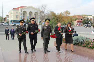 8 noyabr - Zəfər günü ilə əlaqədar Rayon İcra Hakimiyyətinin başçısı Novruz Novruzov Ulu Öndər Heydər Əliyevin abidəsinin və Şəhidlər xiyabanındakı əbədi yanar məşəlin önünə tər çiçəklər düzmüşdür