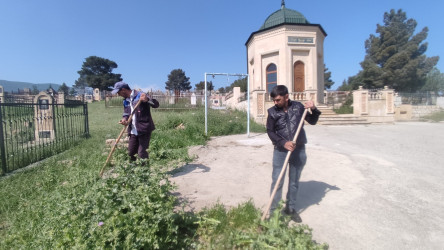 Siyəzən şəhər qəbiristanlığında təmizlik işləri aparılmışdır